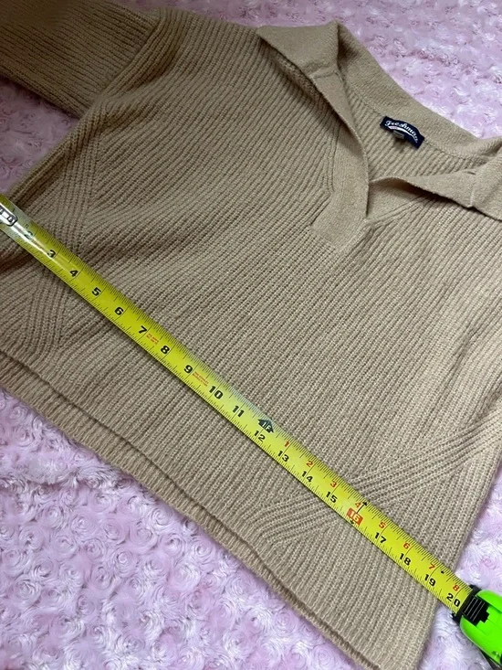 Freshman Beige V-Neck Collared Knit Sweater - Picture 4 of 5
